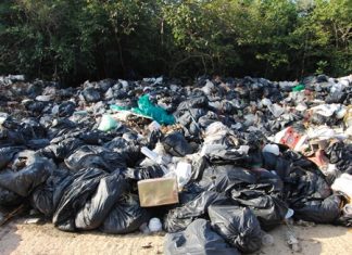 Over 200 tons of garbage has piled up on Koh Larn since New Year because three of four trash trucks are broken and the city stopped hauling away refuse by barge.
